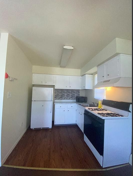 2nd image of 901 N 14th St #6