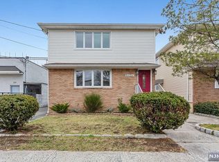 27 Wallington Ave, Wallington, NJ 07057