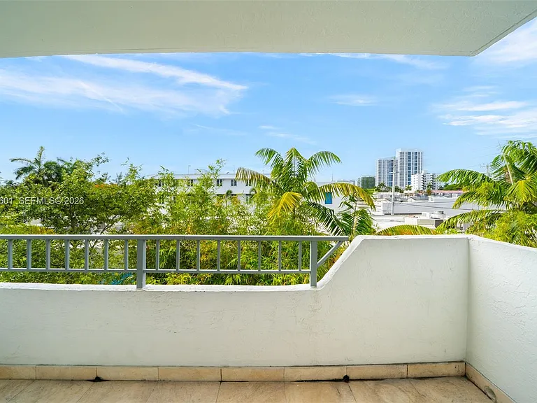 1610 Lenox Ave #316 — Photo 40