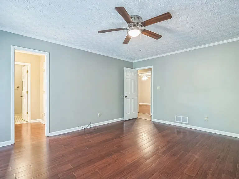 240 Brandenburgh Cir — Photo 22