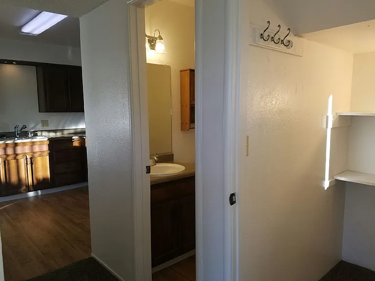 1078 Franklin Ave — Photo 60