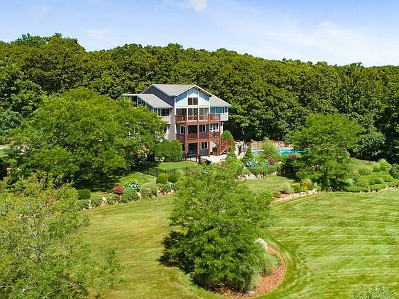 4th image of 24 Oak Bluff Cir