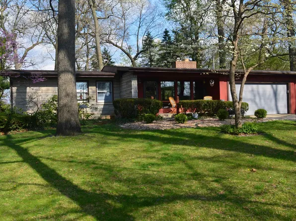 1516 Harrington Dr, South Bend, IN 46637