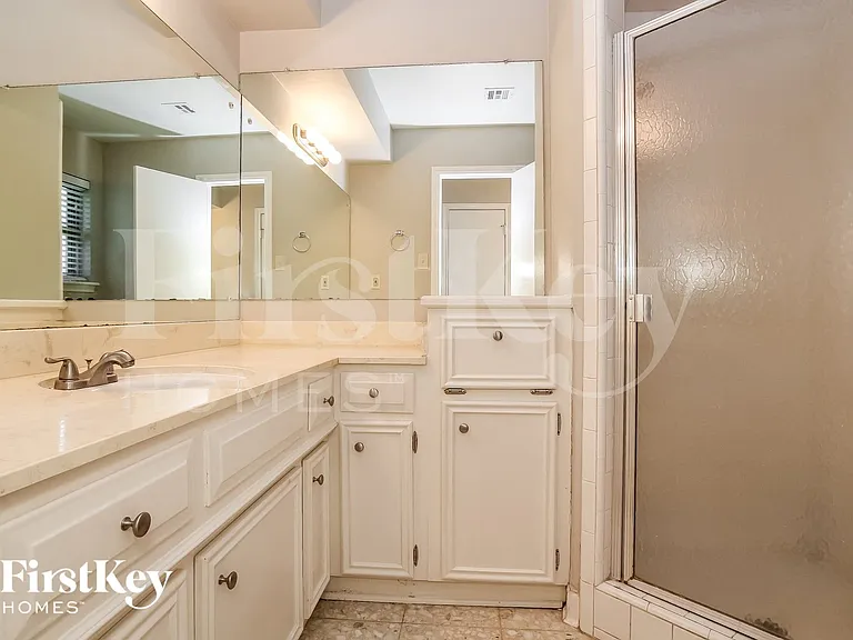 3811 Fernglade Dr — Photo 10