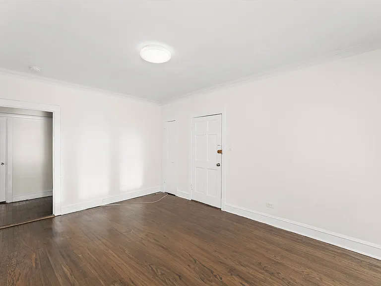 4748 W Roscoe St #3 — Photo 11