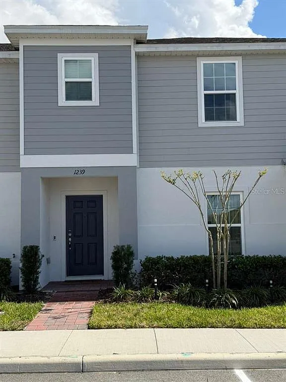 3 bed, 2.5 bath, 1603 sqft, $2,200 — Photo 2