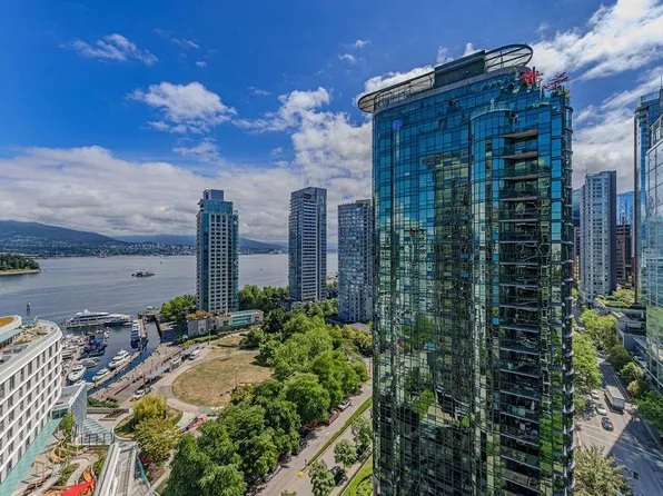 588 Broughton St #1806, Vancouver, BC V6G 3E3