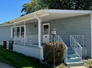 1073 Bayside Rd, Elgin, IL 60123