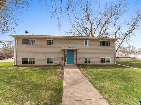 101 E 3rd St, Worthing, SD 57077
