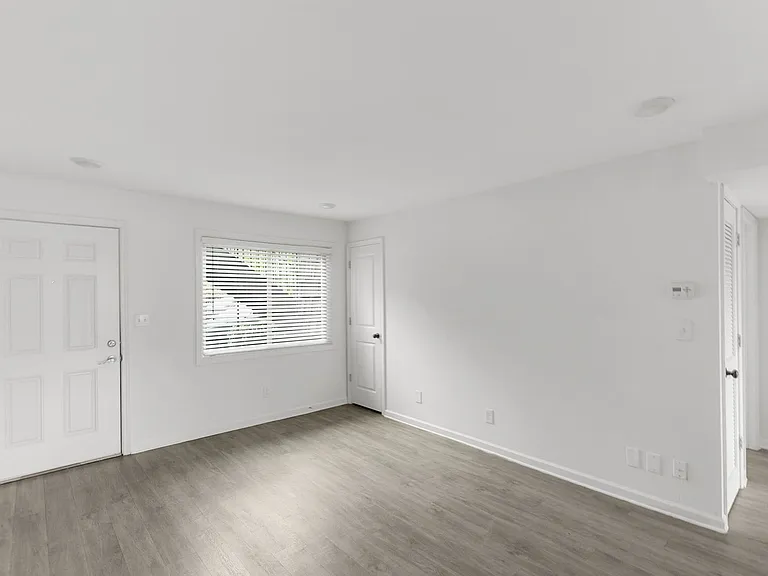 Linridge Apartments — Photo 16