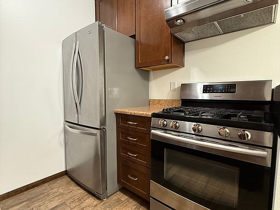 3rd image of 351 W Park Ave
