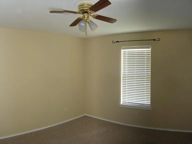 4208 Glennwood Dr — Photo 12