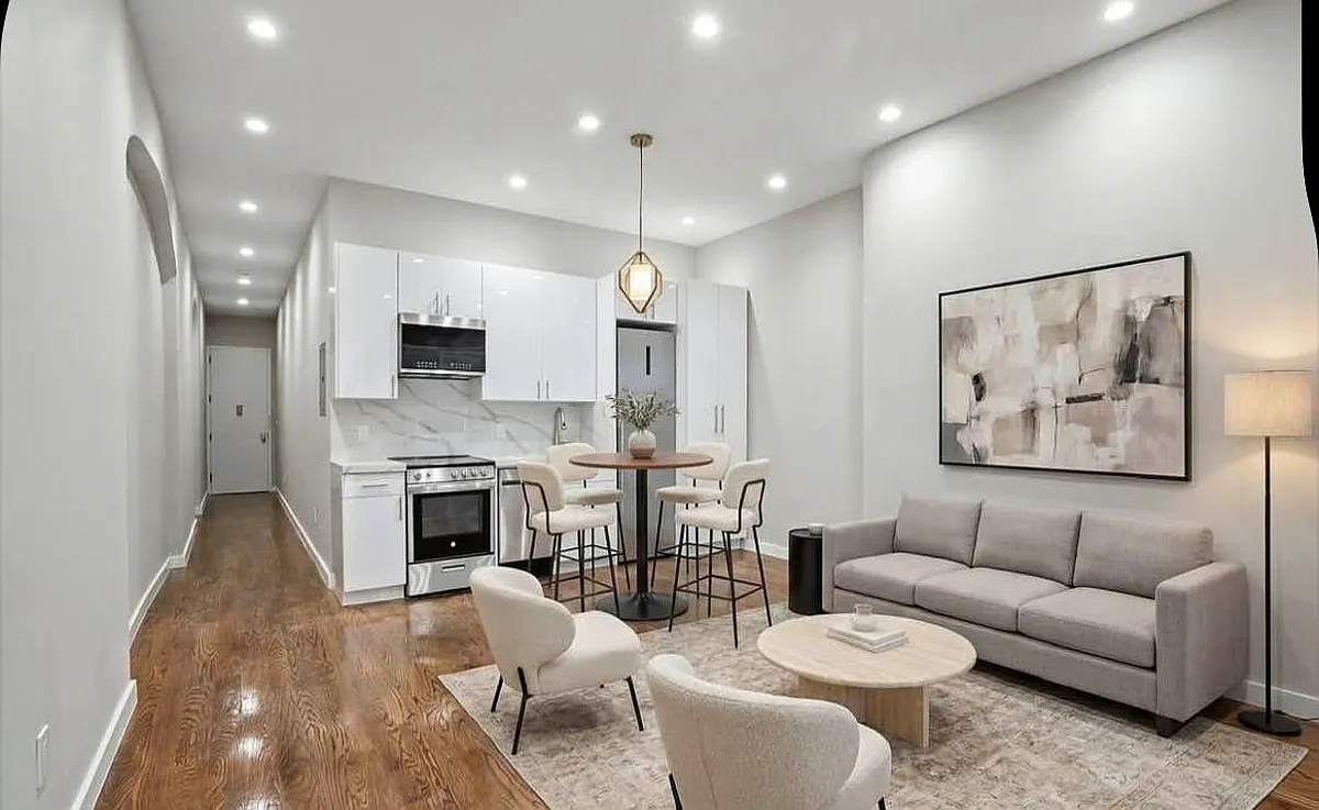 Building Photo - 558 3rd Ave #2E