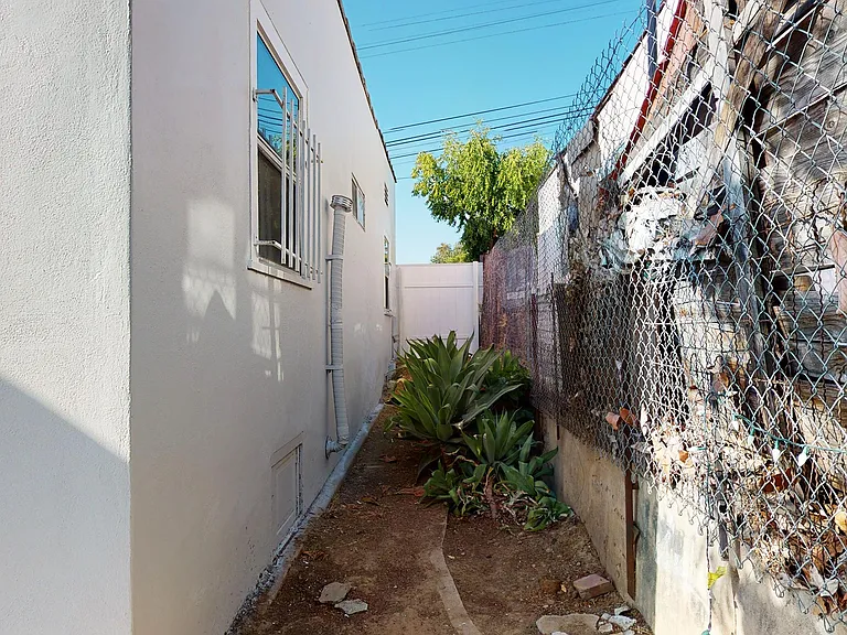 1532 Scott Ave — Photo 41