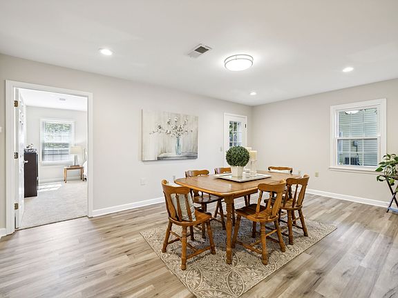4th image of 407 Siena Dr