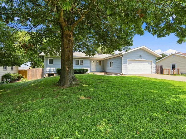1213 Bluestem Dr, Junction City, KS 66441