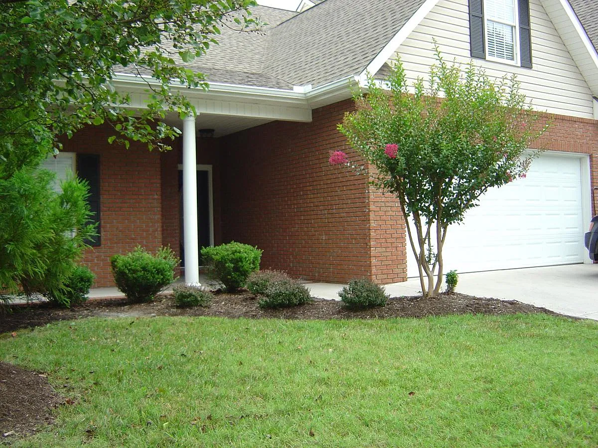 3 bed, 1644 sqft, $2,100 — Photo 2
