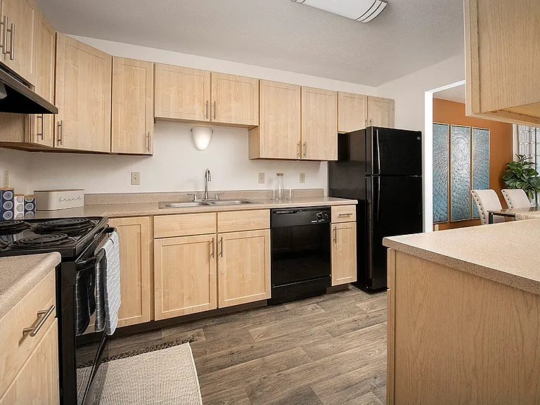 Creekside Apartments — Photo 9