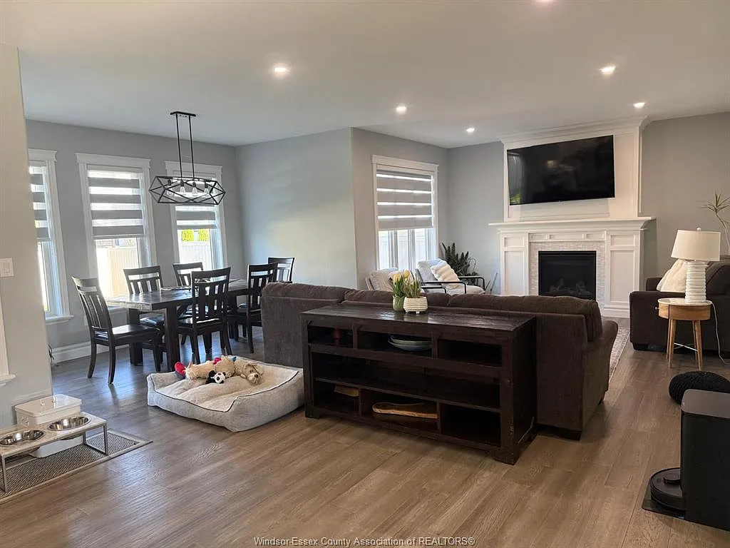 4 bed, 3.5 bath, $3,500 — Photo 3