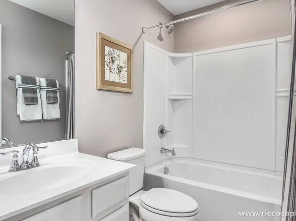 119 Plaza Dr, Sicklerville, NJ 08081