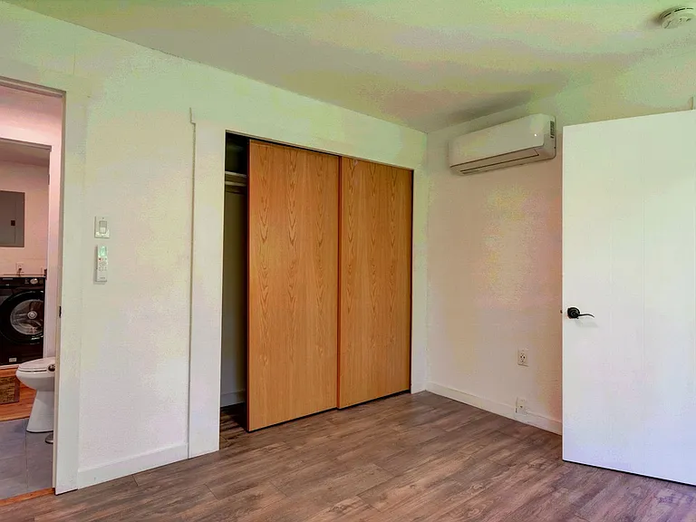 1736 W Beach Rd — Photo 12