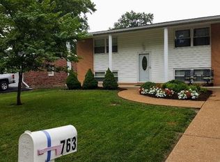 763 Sulphur Spring Ct, Manchester, MO 63021