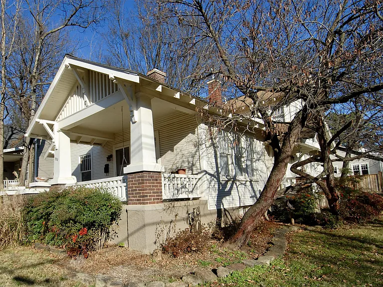 330 N Rollston Ave — Photo 1