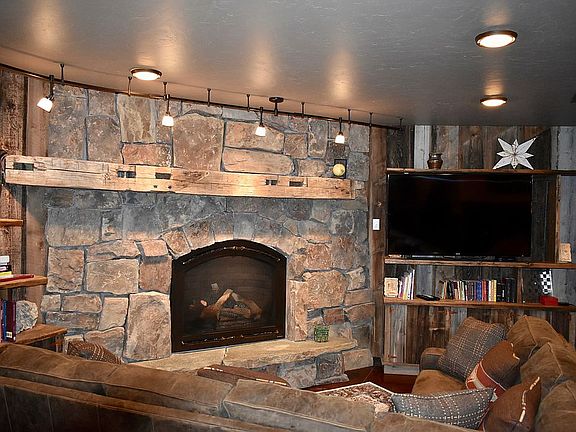 2nd image of 206 Bigelow Ln