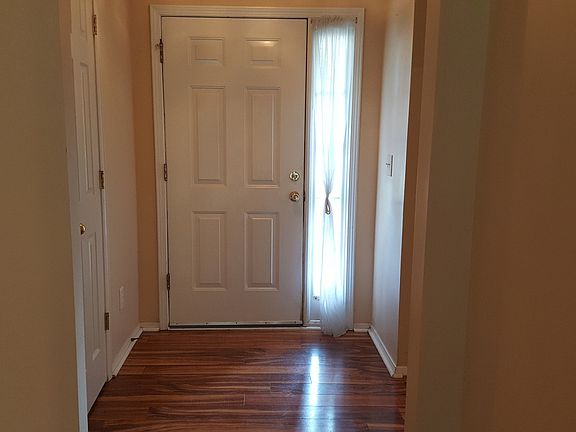 4th image of 614 Waterford Ln