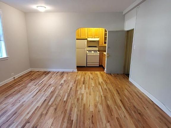 3rd image of 2530 N Sacramento Ave APT 103