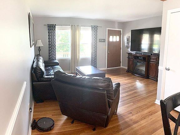 4th image of 1926 NE Glengarry Way