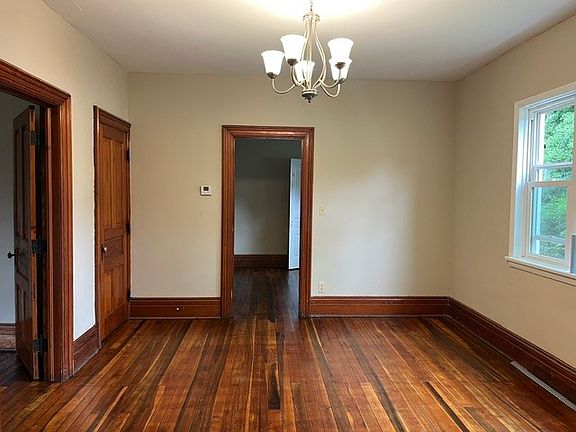 5th image of 551 E 10th St