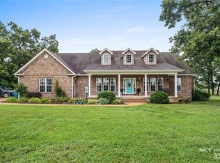 15401 W Spring Valley Rd, Gravette, AR 72736