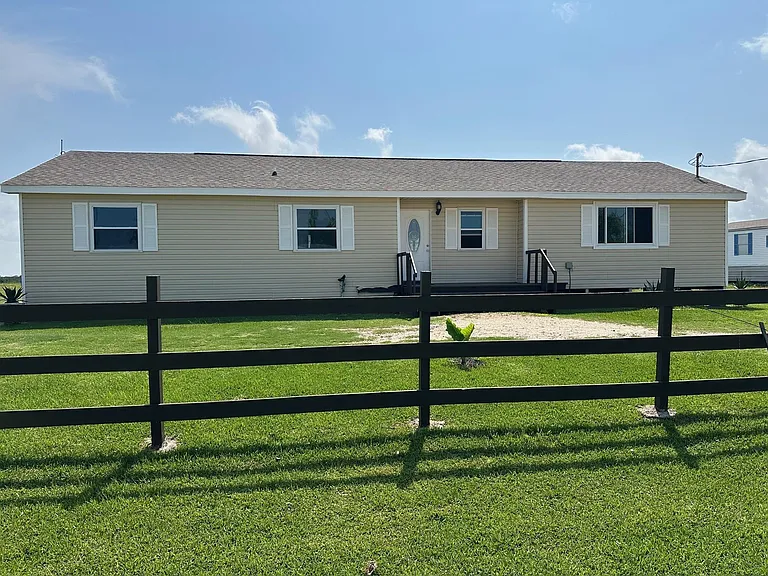 2918 N Fairway Dr — Photo 1