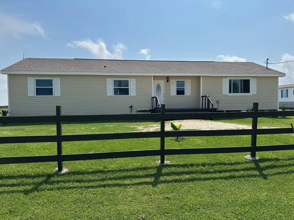 2918 N Fairway Dr, Angleton, TX 77515