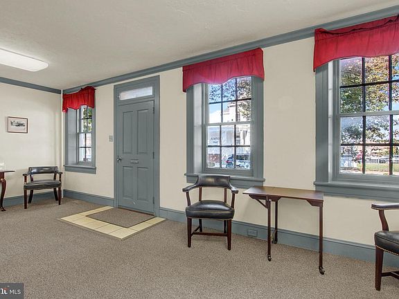 5th image of 209 Broadway