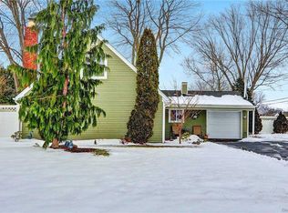 59 Birchdale Dr, Holbrook, NY 11741