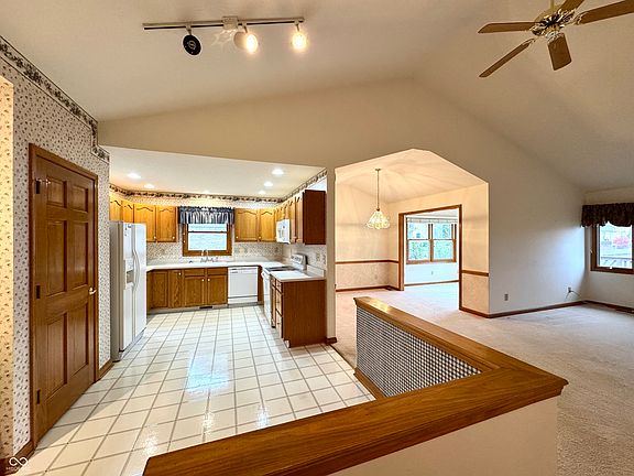 4th image of 698 Stonemill Dr