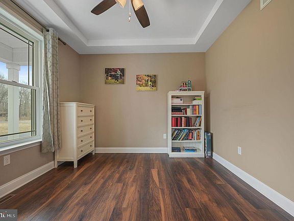 5th image of 321 Blue Heron Rd