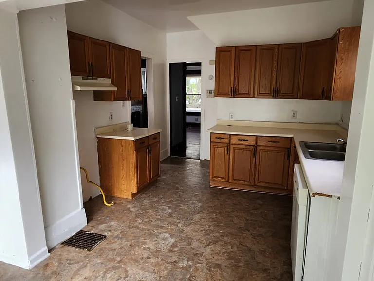 31 N Hartford Ave — Photo 8