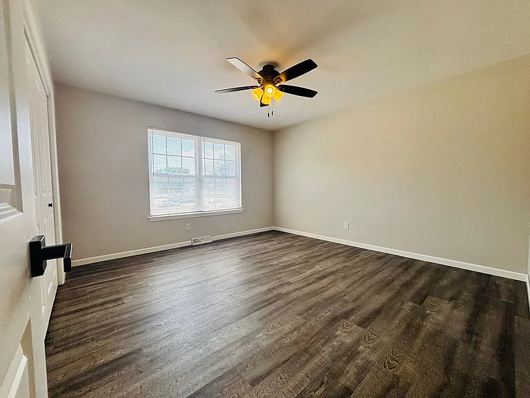 101 N Oak St #10 — Photo 11