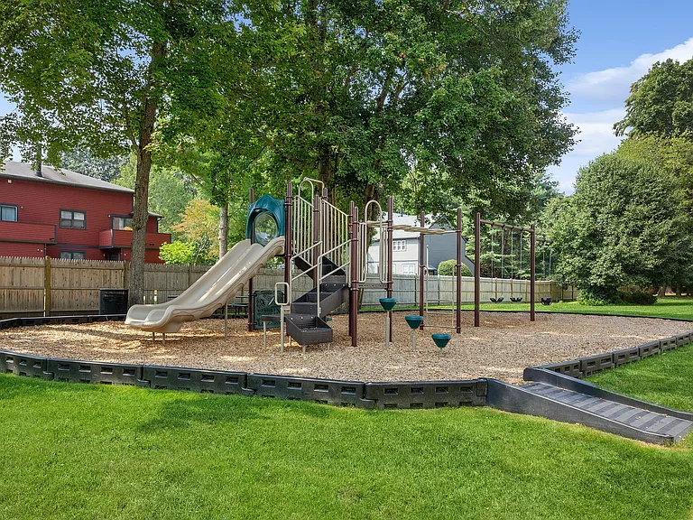 ReNew Taunton Apartment Collection — Photo 3