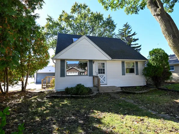 12121 West Cathedral AVENUE, Wauwatosa, WI 53226