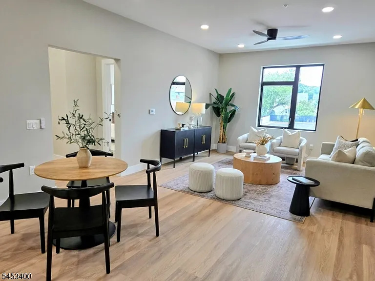 450 Washington Ave #201 — Photo 2