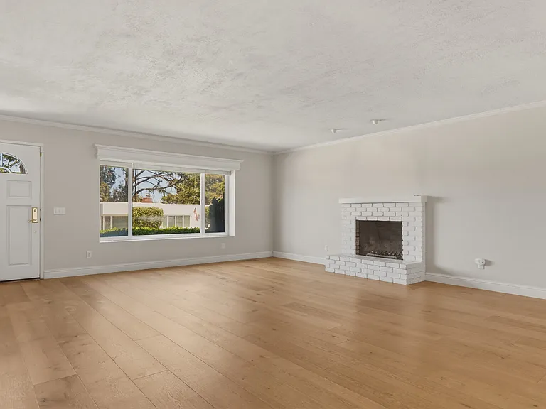 657 Spazier Ave — Photo 9