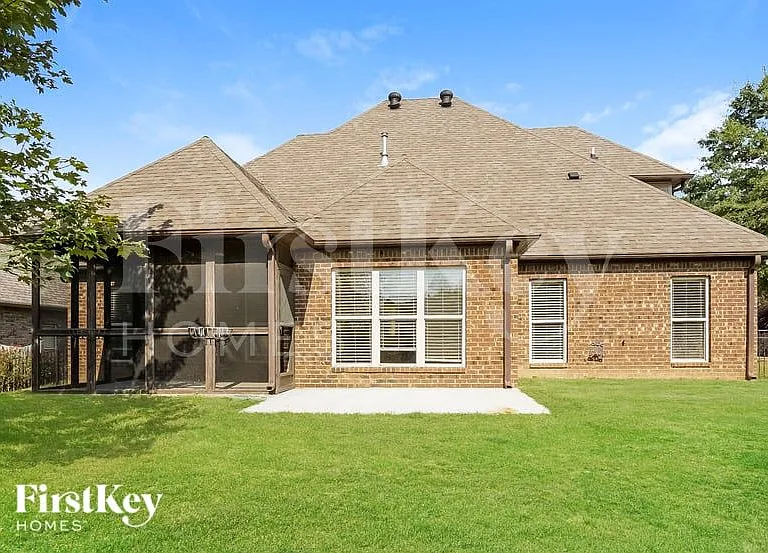 606 Park Lake Cir — Photo 16