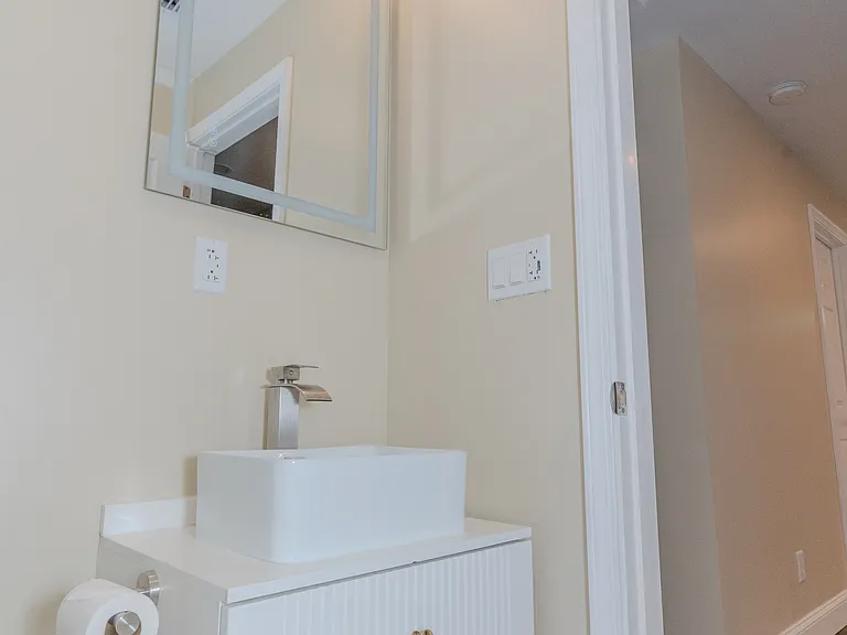 315 Broad Dr SW — Photo 10