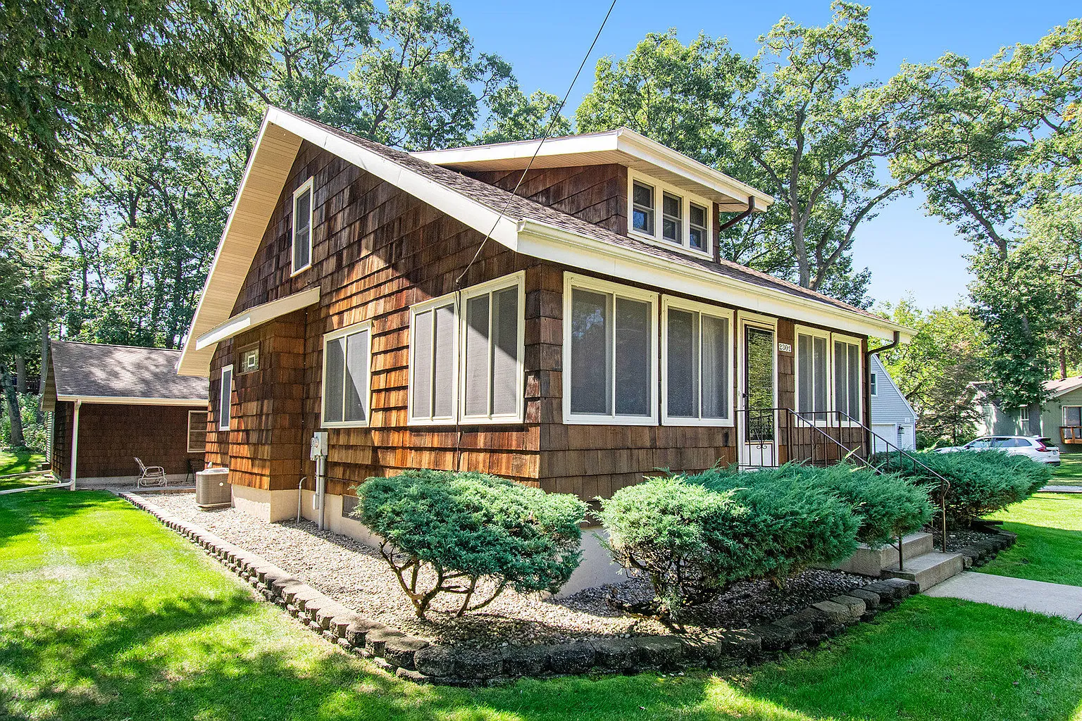 2301 Oakenwald Dr photo 1