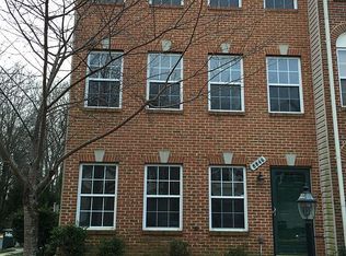 8846 Royal Doulton Ln, Fairfax, VA 22031