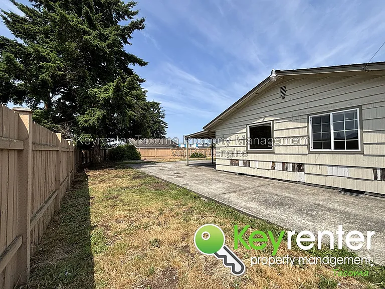 11916 Alaska St S — Photo 15